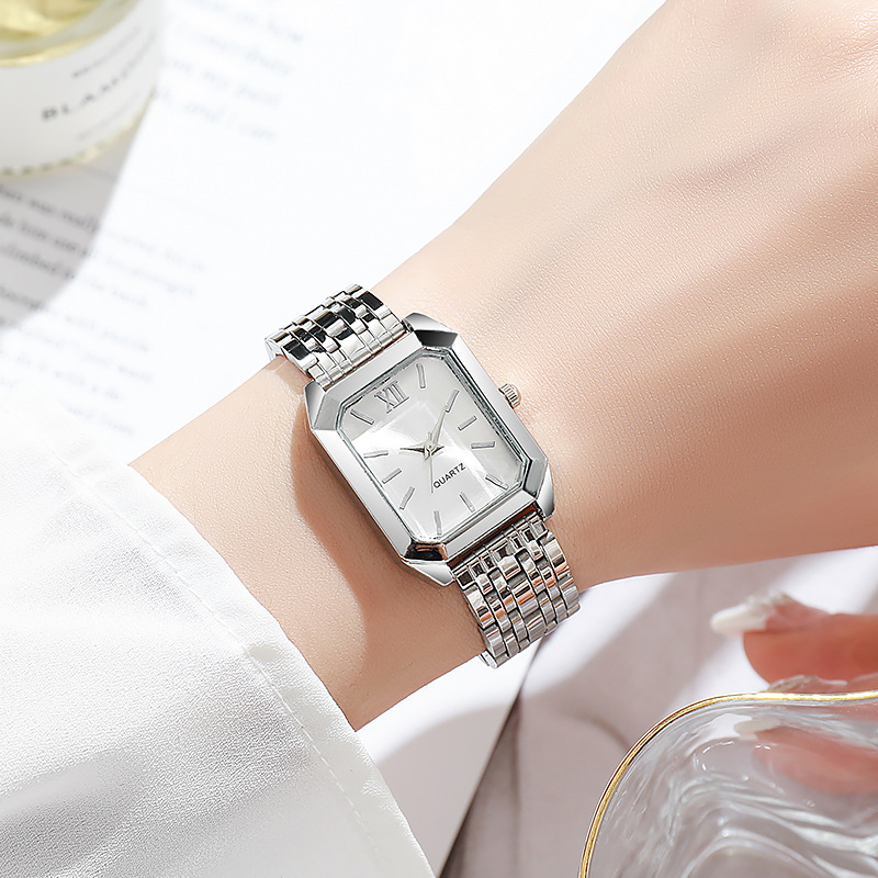 Ünlü Marka Kadın Izle Hiçbir L - Luxury Watch Brands Logo incelemesi ve fiyatı